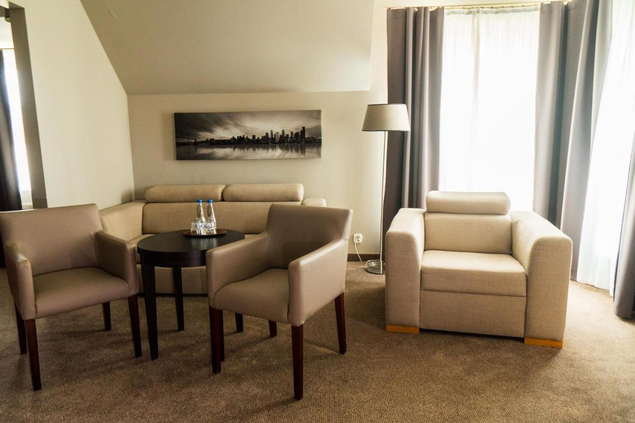 Comm Airport Hotel 3*